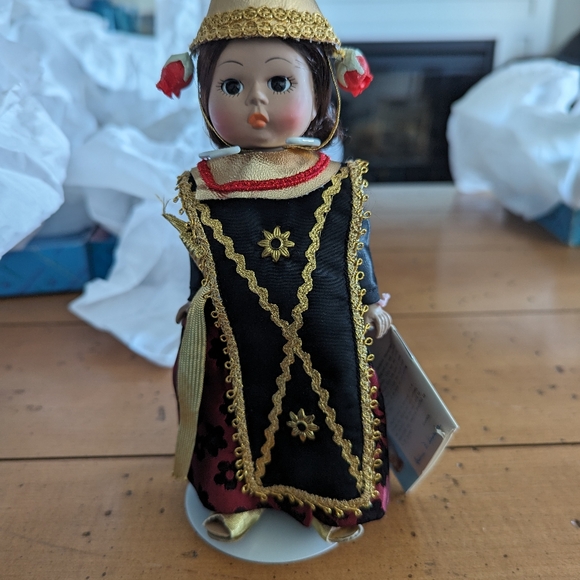 Mme Alexander‎ Doll Set of 4: Japan China Indonesia Thailand, Boxed, Vintage - Picture 9 of 15